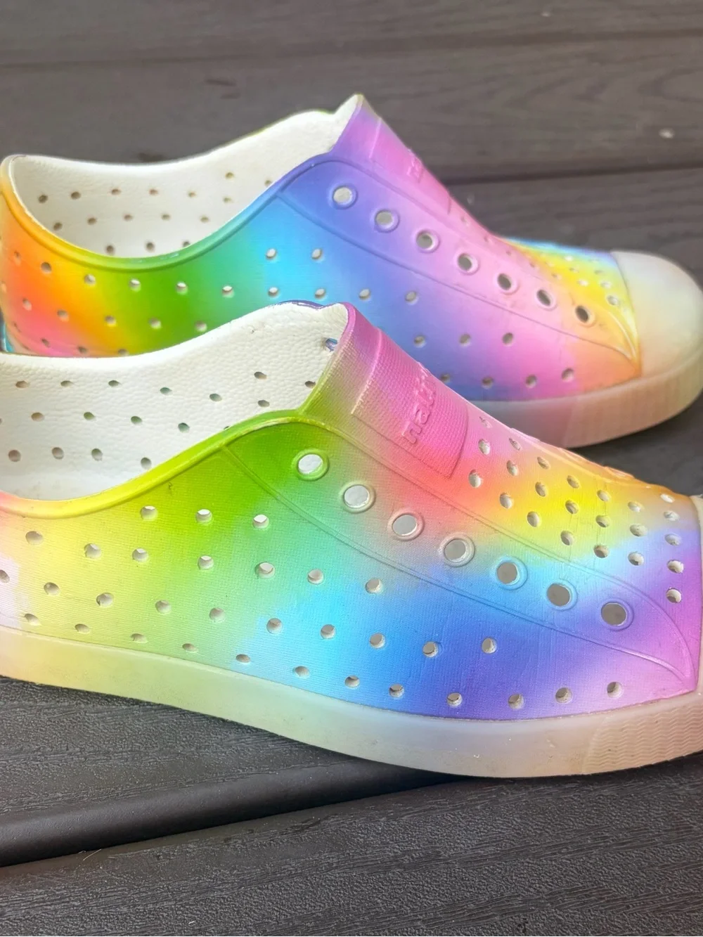 Native Jefferson Rainbow Slip-On Big Kids Shoes Size J2